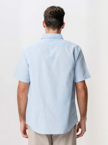 Coupe regular Chemise ' Linen Blend ' TEESHOPPEN en bleu