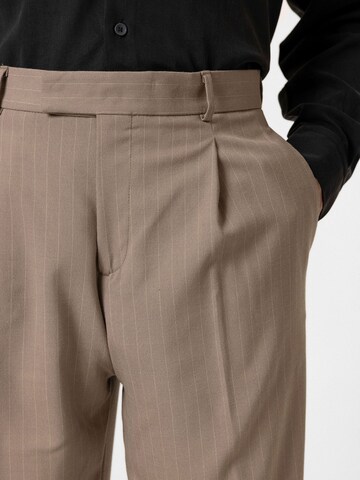 regular Pantaloni con pieghe 'Eurico' di Antioch in marrone