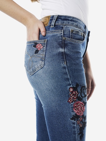 Coupe slim Jean KOROSHI en bleu