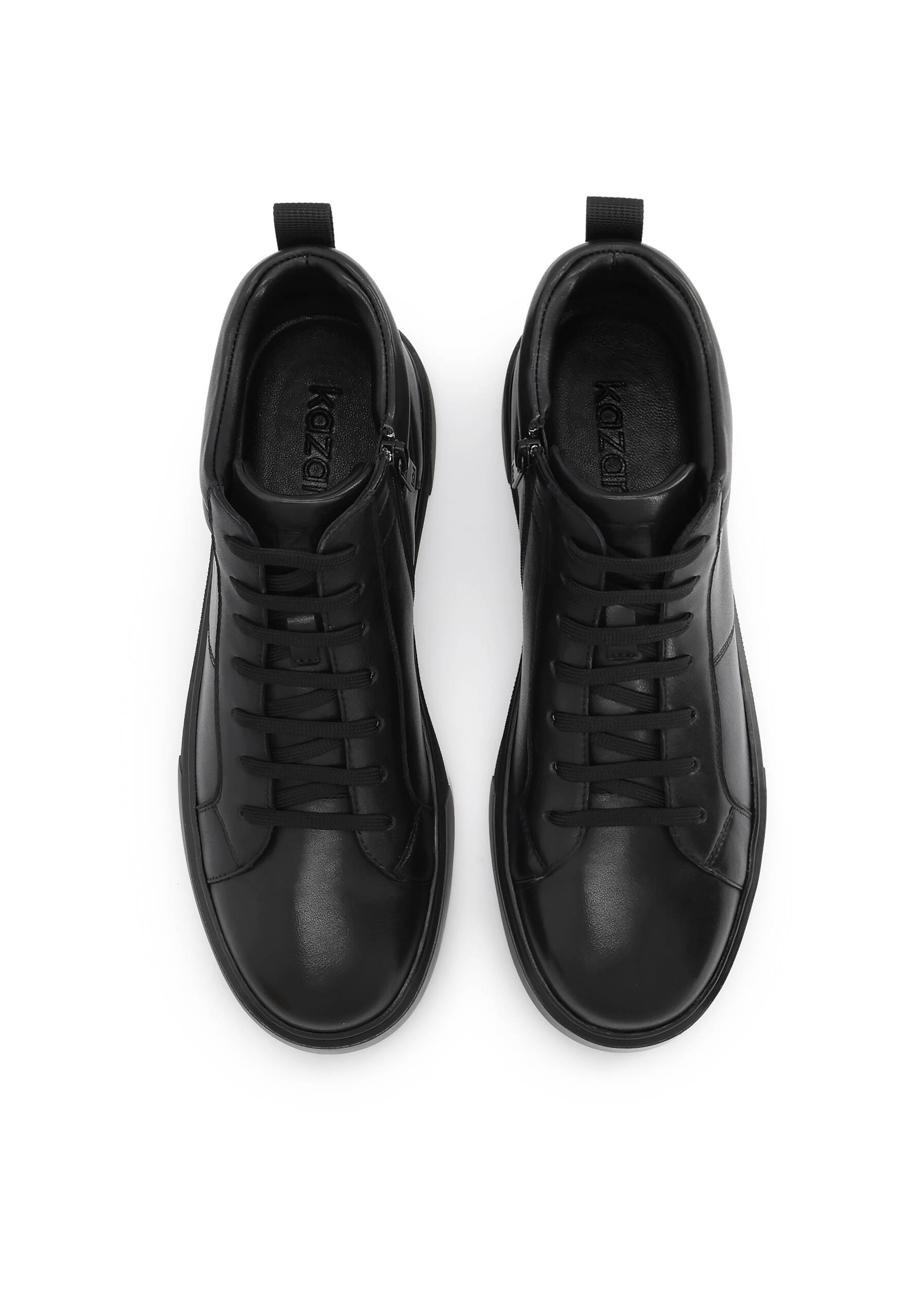 Sneaker low de la Kazar pe negru