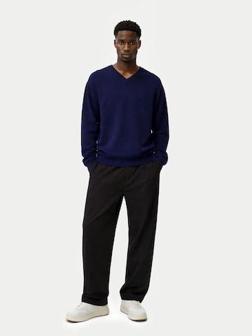 GOBI Cashmere Pullover 'Men's Essential Cashmere V-Neck Sweater'‌‌‌‌‌‌ in Blau