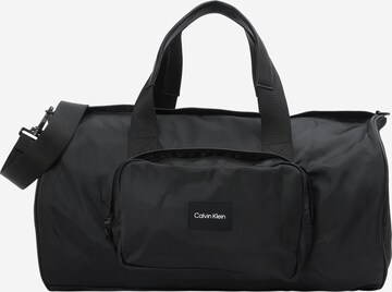 Borsa weekend di Calvin Klein in nero: frontale