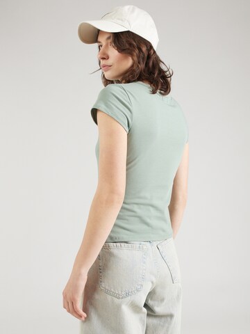 Tricou 'Emelie' de la STUDIO SELECT pe verde