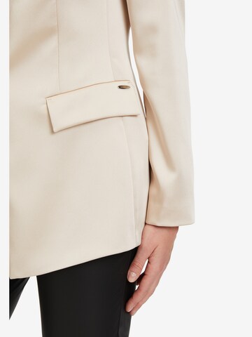 Betty & Co Businessblazer mit Taschen in Beige