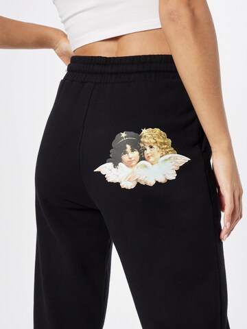 Tapered Pantaloni de la Fiorucci pe negru