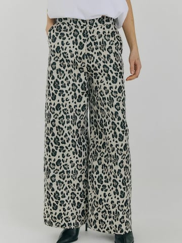 Wide Leg Pantalon 'Lelo' NORR en gris : devant
