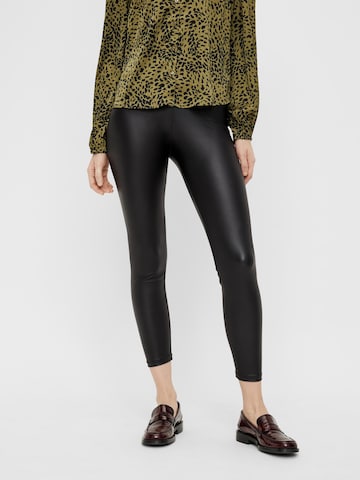 PIECES Skinny Leggings in Black: front