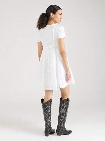 Rochie de vară de la Monki pe alb