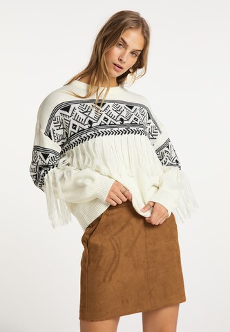 IZIA Sweater in White: front