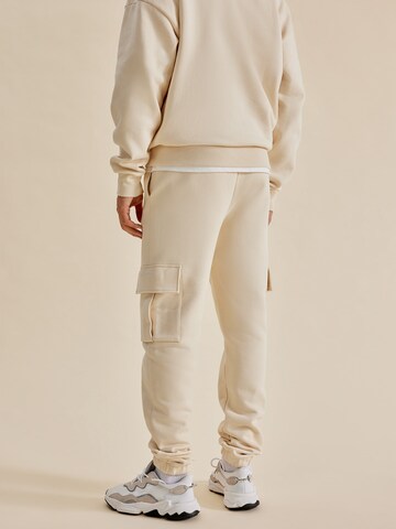 Effilé Pantalon cargo 'Taylor Heavyweight' DAN FOX APPAREL en blanc