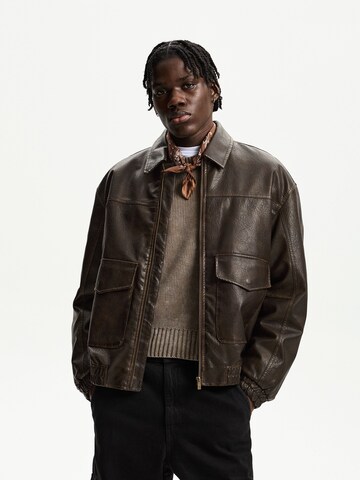 Bershka Jacke in Braun: Vorderseite