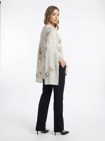 Chemisier 'RADWA Floral-Print Top' Radwa en gris