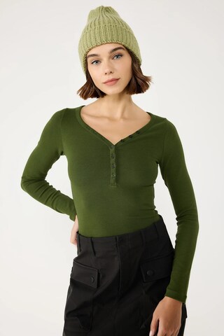 No Matter What Shirt in Groen: voorkant