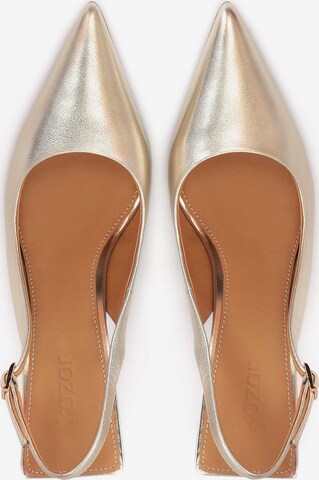 Kazar Pumps in Gold