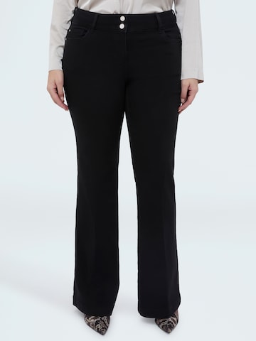 évasé Jean Fiorella Rubino en noir