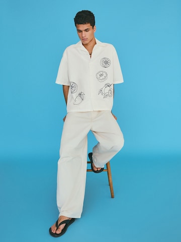 Bershka Comfort Fit Košeľa - Biela