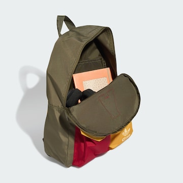 ADIDAS ORIGINALS - Mochila 'Archive' em verde