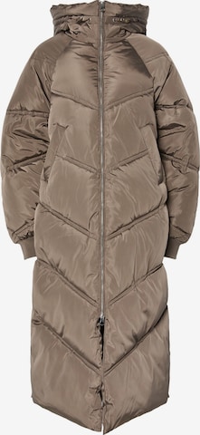 PIECES Winterjas in Bruin: voorkant