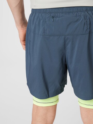 Regular Pantaloni sport de la PUMA pe gri