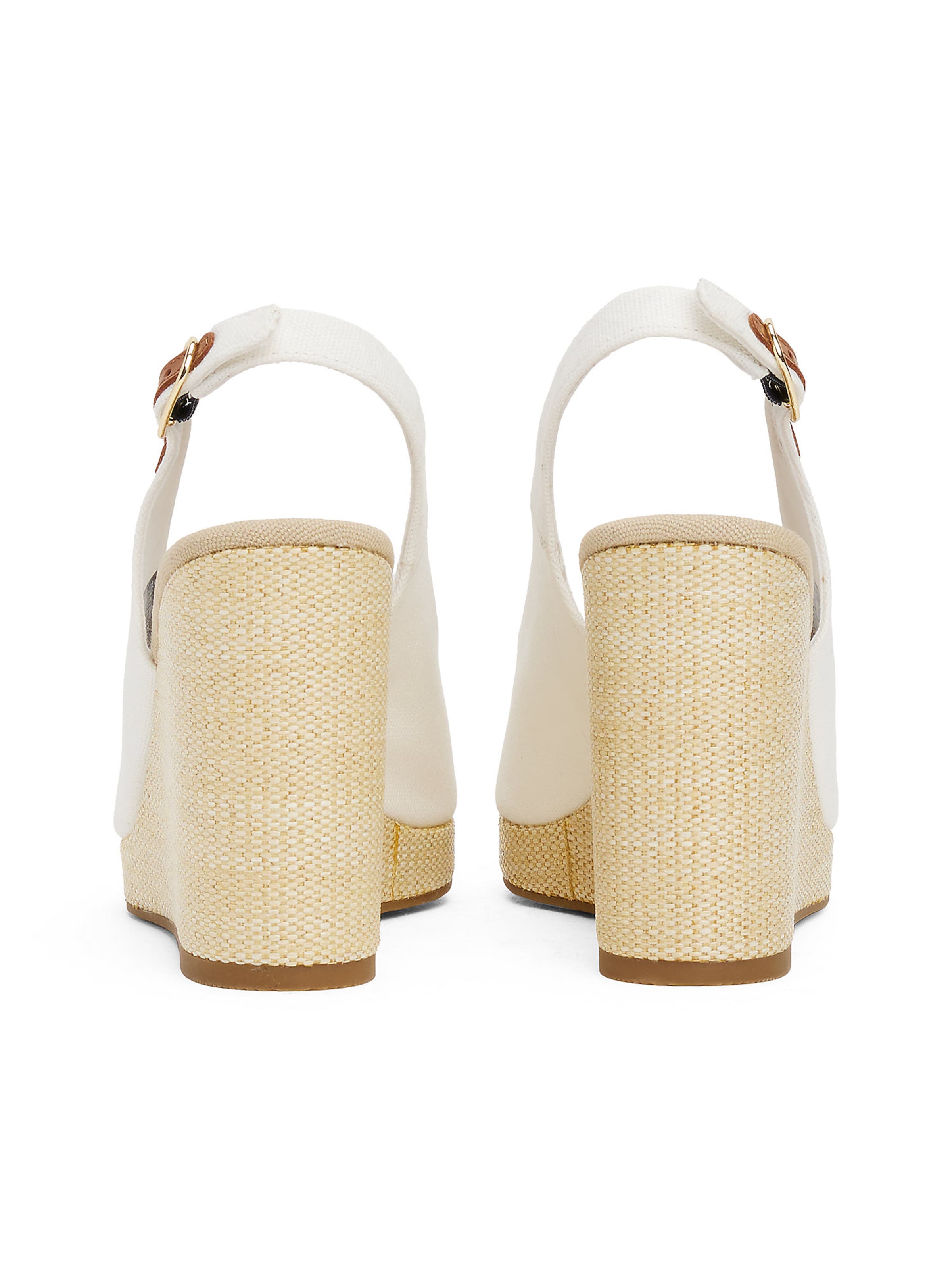 TOMMY HILFIGER Sandale in Weiß