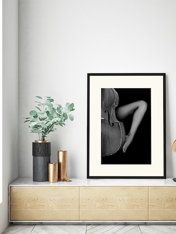 Liv Corday Image 'Music' in Black