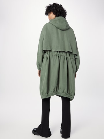 DRYKORN Přechodný kabát 'FAIRICE' – zelená