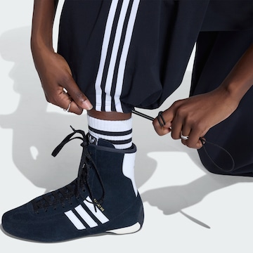 ADIDAS ORIGINALS - Pierna ancha Pantalón deportivo 'Adilenium 5.0' en negro