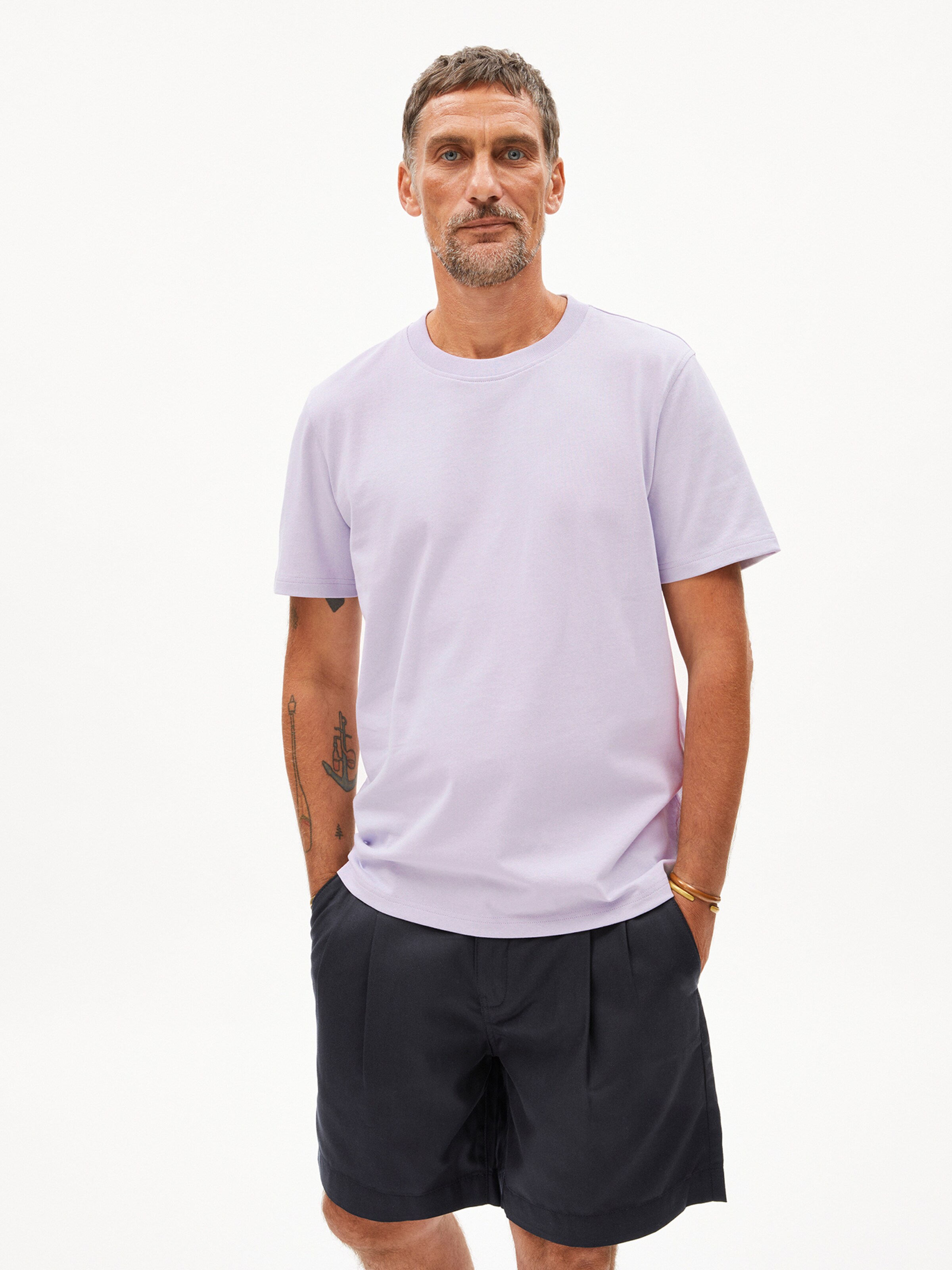 T-Shirt ARMEDANGELS en violet : devant