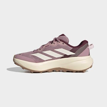 Chaussure basse 'Tracefinder Plus' ADIDAS TERREX en rose