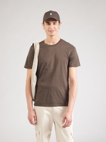 ARMEDANGELS Regular fit T-shirt 'JAAMES' i brun: framsida