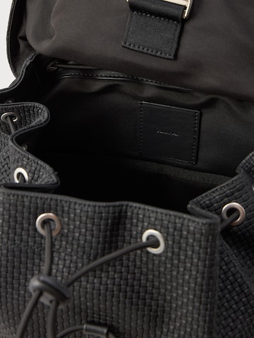 Calvin Klein - Mochila em preto: atrás