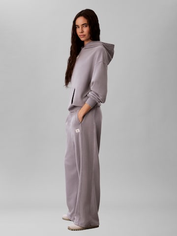 Calvin Klein Jeans Свитшот в Серый