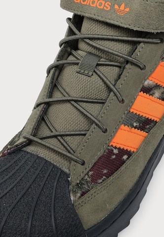 ADIDAS ORIGINALS Saappaat 'SUPERSTAR WINTER TREK' värissä vihreä