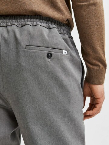 Slimfit Pantaloni chino di SELECTED HOMME in grigio