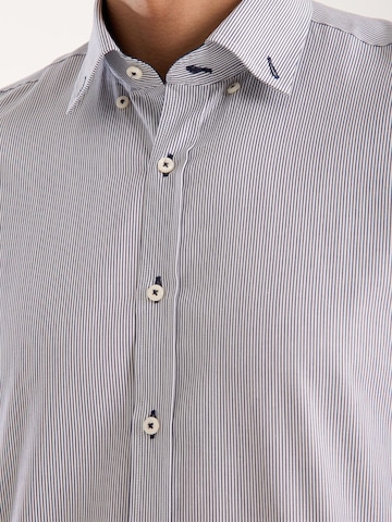 7Camicie Slim fit Zakelijk overhemd 'Leonardo Sport Poplin Man Shirt White Blue' in Wit