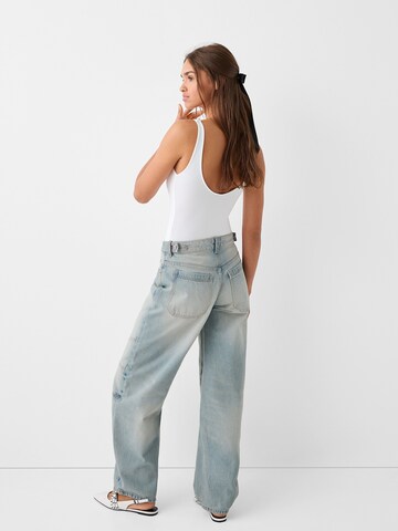Bershka Loosefit Džíny – modrá