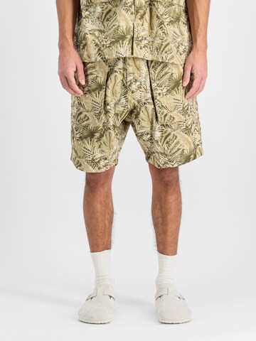 ALPHA INDUSTRIES Обычный Штаны 'Honolulu' в Зеленый: спереди