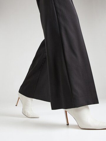 Wide leg Pantaloni con piega frontale 'VISIVO' di Weekend Max Mara in nero