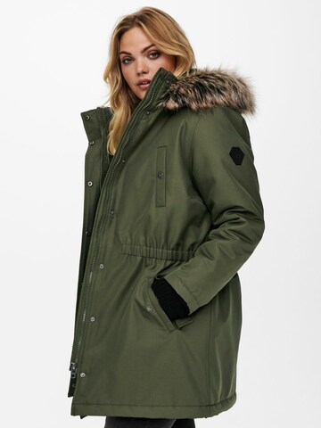 Parka invernale di ONLY Carmakoma in verde