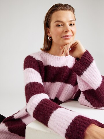 Robes en maille Monki en rouge