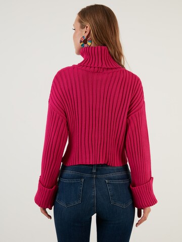 Pullover di LELA in rosa