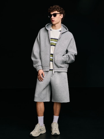 Baggy Pantalon Bershka en gris