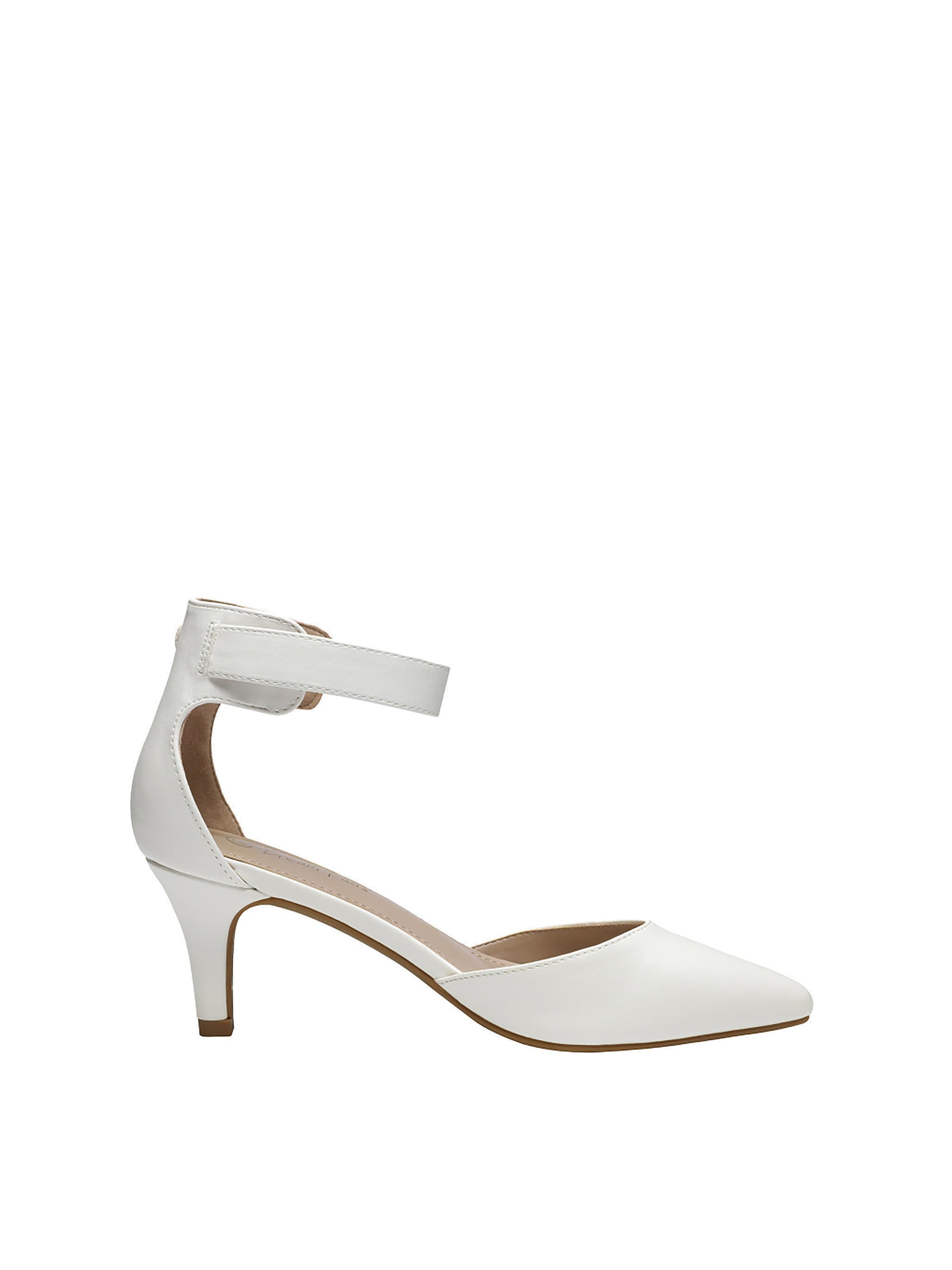 Dream Pairs Pumps in White