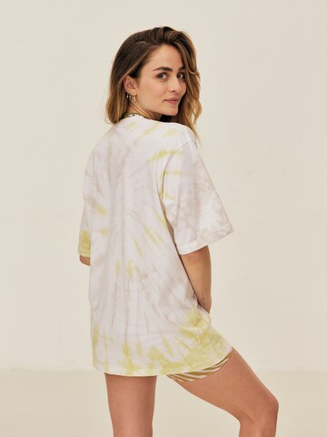 T-shirt 'Stella' ABOUT YOU x Sofia Tsakiridou en jaune