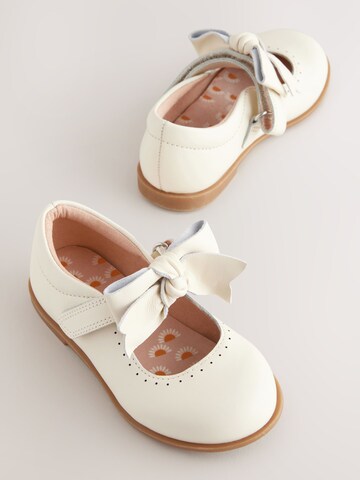 Next - Bailarina en blanco