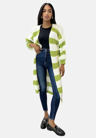 Cappotto in maglia di Elara in verde: frontale