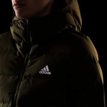 ADIDAS SPORTSWEAR Jacke 'Helionic' in Grün