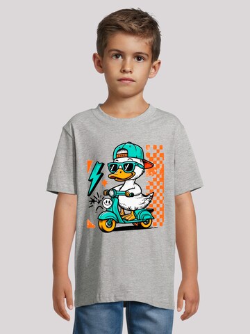 F4NT4STIC T-Shirt 'Coole Ente auf Roller' in Grau: Vorderseite