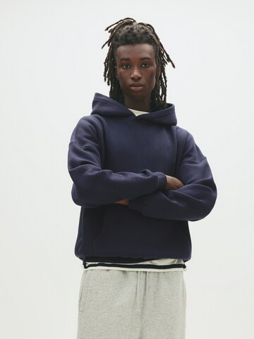 Sweat-shirt 'STWD' Pull&Bear en bleu : devant