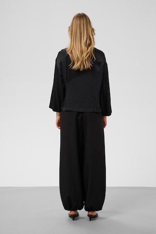 SOAKED IN LUXURY - Blusa 'Mirabella ' em preto